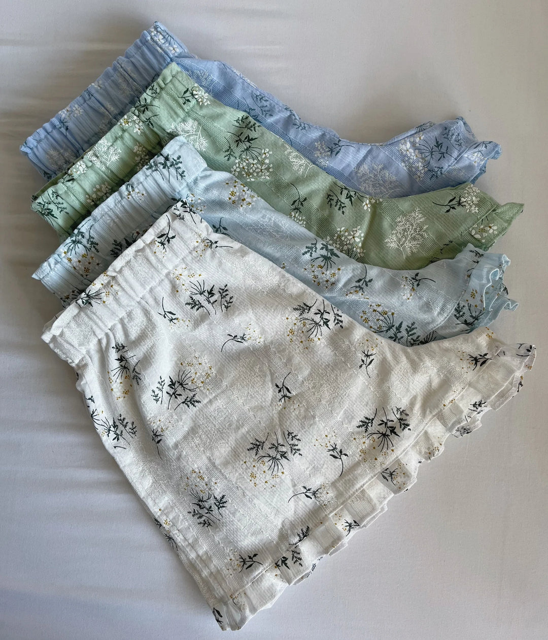 Two-Piece Women's Outfit with Matching Scrunchie, Floral Loungewear